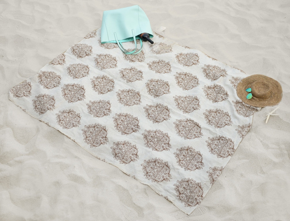 Beach Towel vs. Bath Towel Everything You Need to Know Deck Towel